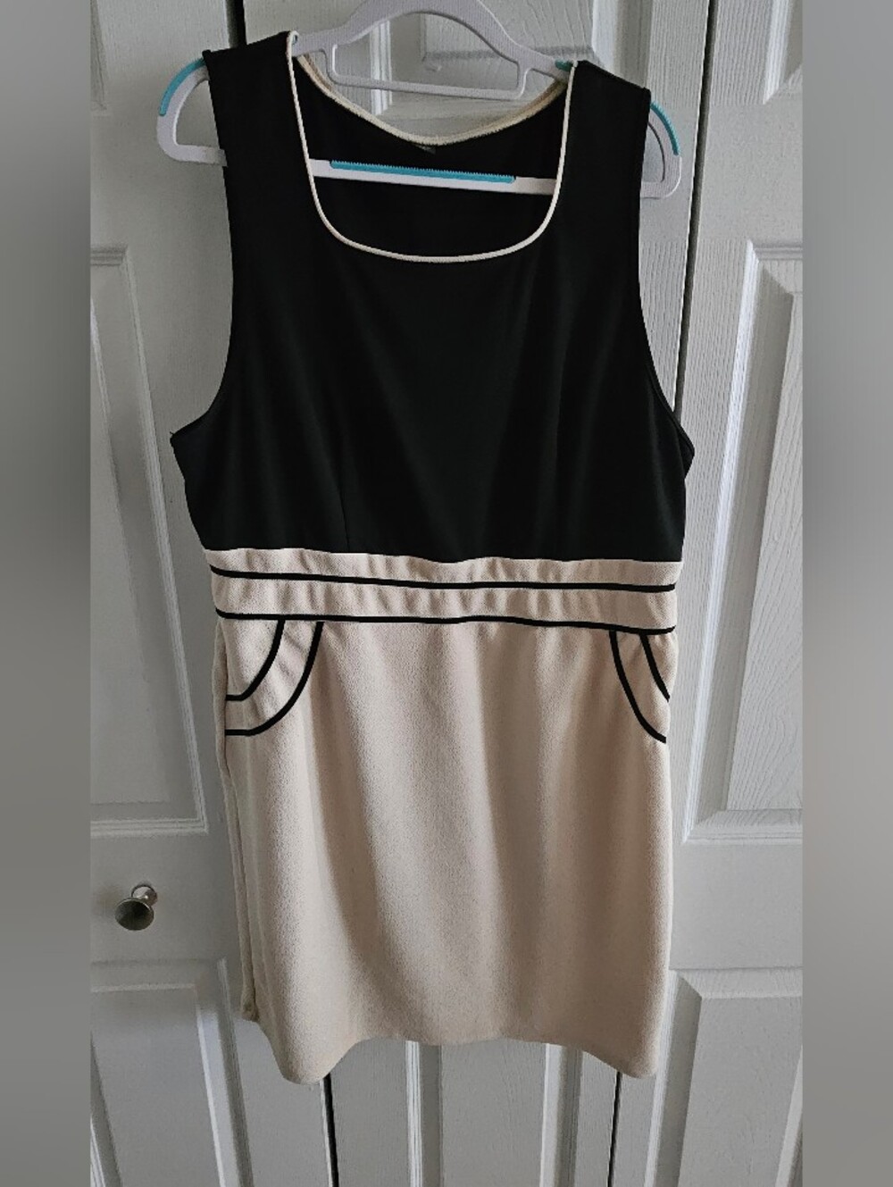 Shein Sleeveless Black & Cream Colorblock Shift Dress
